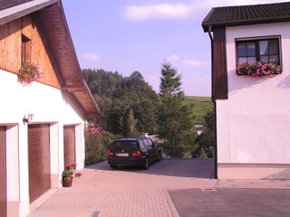 2 Parkplätze und Garage