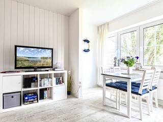 Bright living/dining area