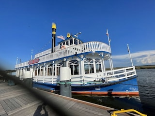 Riverboot am Boddenhafen