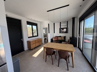 Wohnhaus Essbereich, Gästetoilette (Hintergrund)