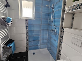 Bad mir begehbarer Dusche