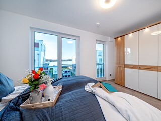 Schlafzimmer mit elektrisch verstellbarem Kopf-und Fußteil