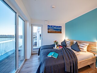 Schlafzimmer mit Marinablick in der ersten Etage, Schleivilla Ahoi by Seeblick Ferien ORO