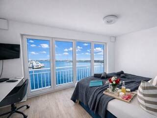 Masterbedroom in der obersten Etage mit Office Bereich, Ahoi by Seeblick Ferien ORO