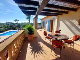 schöner Balkon mit Weitblick im Obergeschoss