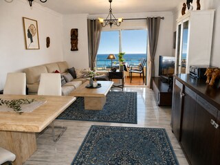 Wohnzimmerblick mit Balkon