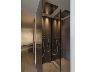 Dusche in Sauna Bereich