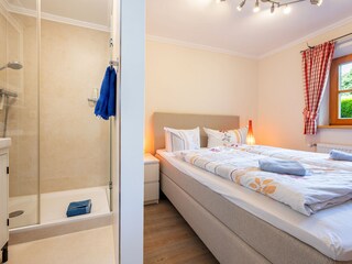 Schlafzimmer 2 mit Bad