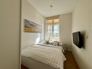 Verdunkelungsrollo vorhanden