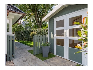 Fahrradhaus im Vorgarten