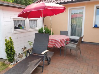 Eigener Eingang und große Terrasse direkt vor dem App.