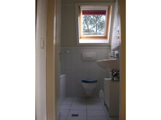 Das Badezimmer im Obergeschoss