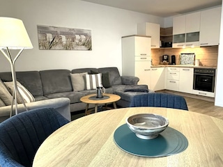 Wohnzimmer mit integrierter Küche