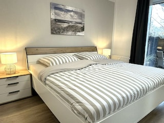 Schlafzimmer mit 200 x 200 cm Doppelbett