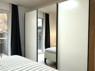 Schlafzimmerschrank mit Gäste-Safe