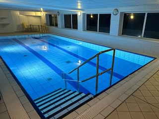 Schwimmbad abends