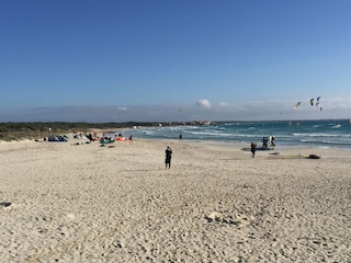 Strand Sa Rápita, von Herbst bis Frühjahr viele Surfer