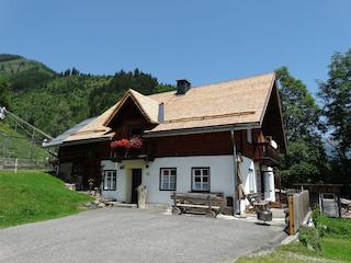Großer Terrasse und viel Platz für Kinder