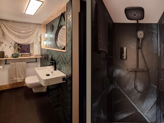 Badezimmer und Dusche