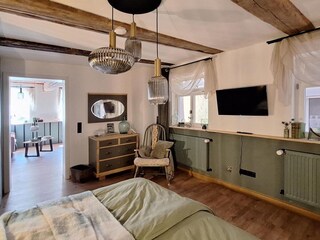 Schlafzimmer mit Schaukelstuhl