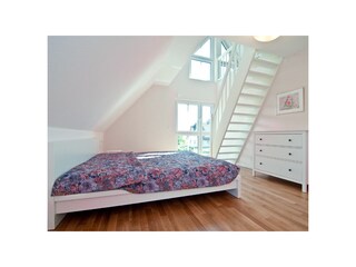 Schlafzimmer 1. OG mit Zugang zum Dachgeschoss