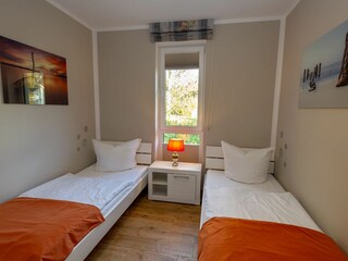 Schlafzimmer 2