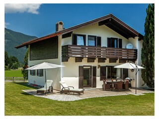 Haus mit großzügiger Terrasse