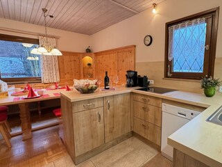 Küche mit Essbereich