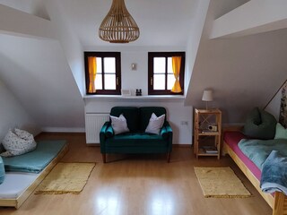 Wohnzimmer mit Aufbettung