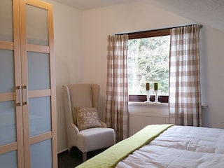 Schlafzimmer mit Doppelbett