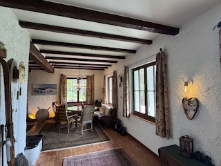 Wohnzimmer mit Essbereich