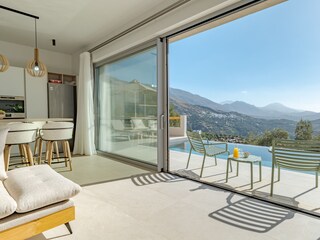 Living room to terras