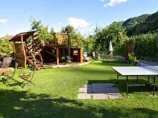 Garten mit Sitzgelegenheiten