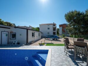 Two bedroom apartment with air-conditioning Sukošan, Zadar A-24349-b