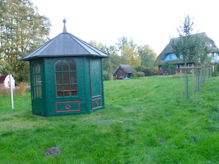 Teehäuschen und Villa Rosa.