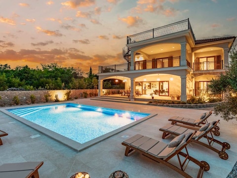 Luxury Villa Glabrova with pool, jacuzzi and sauna