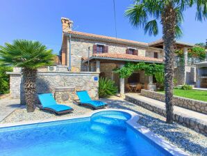 Rustikales Ferienhaus Magdalea mit Pool