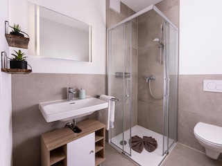 Bad mit Dusche WC Fewo Schwaiger