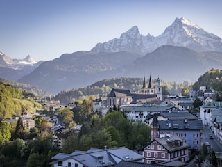 Blick auf den Watzmann und das historische Zentrum Berchtesgaden