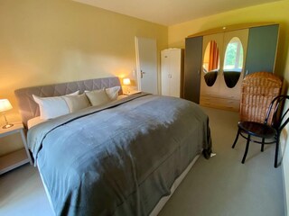 Schlafzimmer 1