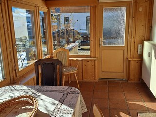Wintergarten mit Zugang zur Terrasse