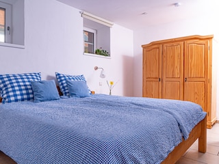 Doppelbett mit hochwertigen Matratzen und Topper