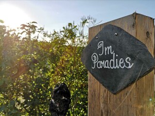 Im Paradies-Schild