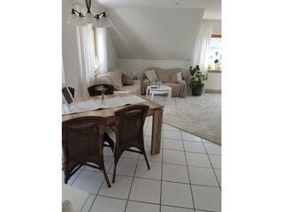 Wohnzimmer mit Essbereich