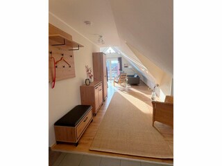 Flur mit Blick zum Wohnzimmer