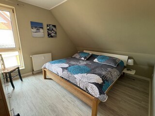 Schlafzimmer mit Doppelbett