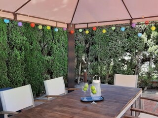 Esstisch auf der Terrasse