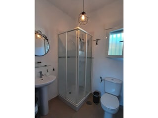 Badezimmer zu Schlafzimmer 2