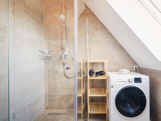 Bad mit Waschmaschine