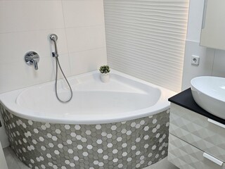 Eckbadewanne im Bad
